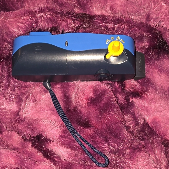 Vintage Polaroid Izone I-Zone Instant Pocket Camera Blue/Yellow - Picture 3 of 4